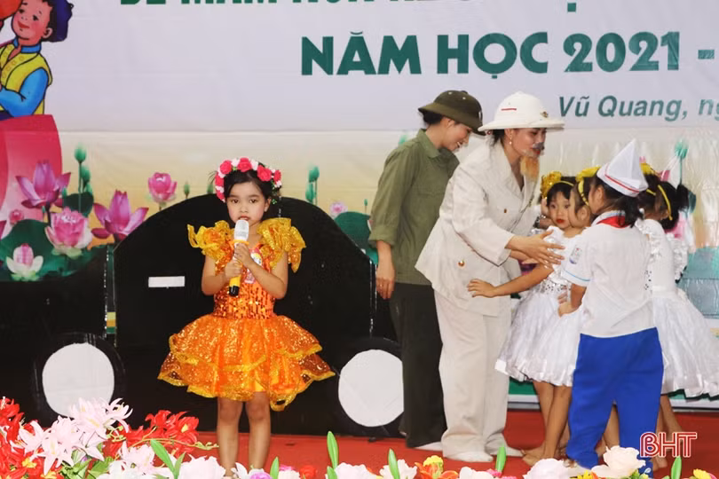 Sôi nổi hội thi “Bé mầm non kể chuyện về Bác Hồ kính yêu” ở Vũ Quang