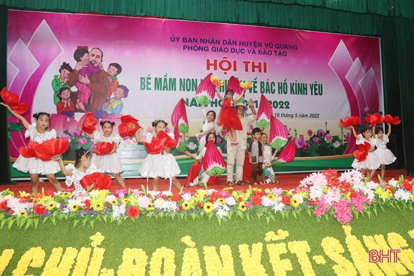 Sôi nổi hội thi “Bé mầm non kể chuyện về Bác Hồ kính yêu” ở Vũ Quang