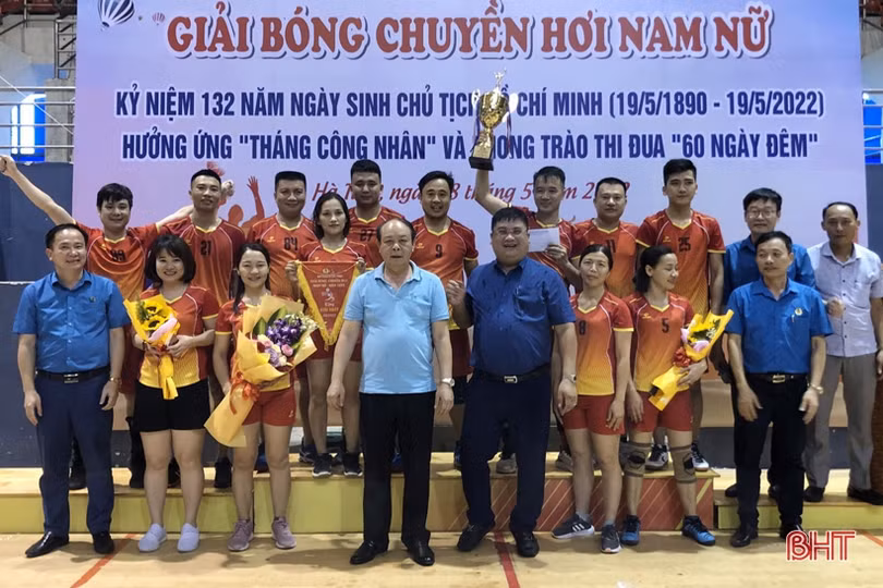 Công ty CP Chăn nuôi vô địch Giải Bóng chuyền hơi Mitraco Hà Tĩnh