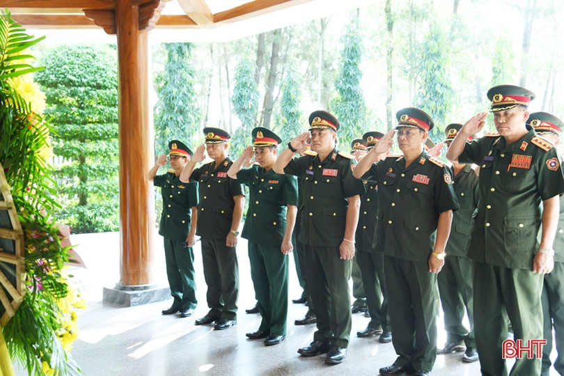 Bộ Tư lệnh Thủ đô Viêng Chăn, Bộ CHQS tỉnh Bôlykhămxay dâng hương tại Ngã ba Đồng Lộc