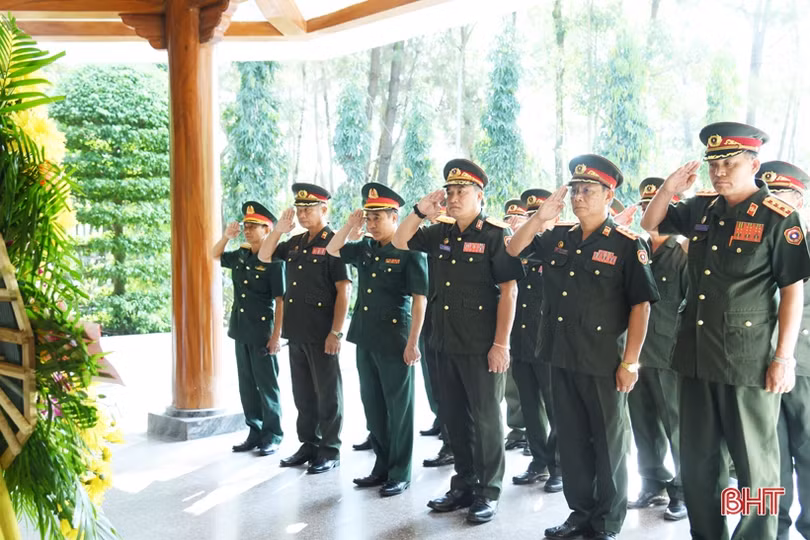 Bộ Tư lệnh Thủ đô Viêng Chăn, Bộ CHQS tỉnh Bôlykhămxay dâng hương tại Ngã ba Đồng Lộc