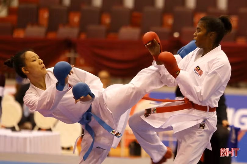VĐV Hà Tĩnh Hồ Thị Thu Hiền xuất sắc vào chung kết đối kháng nữ karate tại SEA Games 31