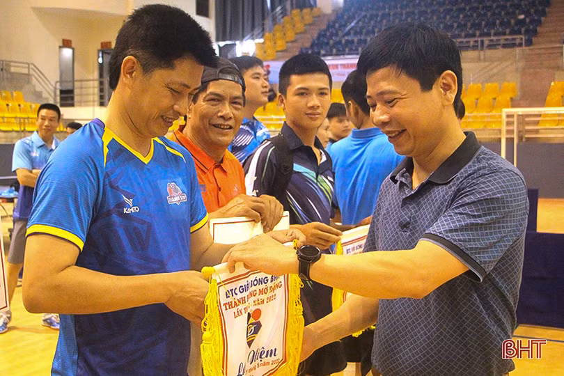 Khởi tranh Giải Bóng bàn CLB Thành Đông mở rộng lần thứ nhất