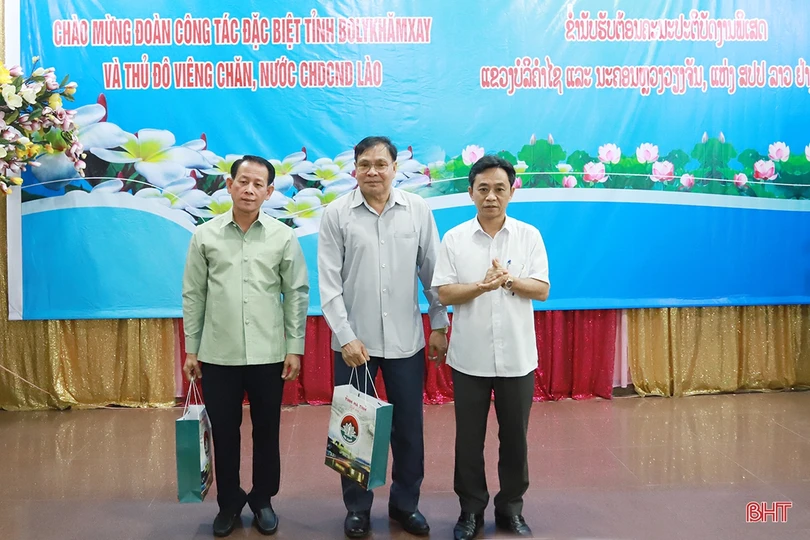 Lãnh đạo tỉnh Hà Tĩnh gặp mặt đoàn công tác Thủ đô Viêng Chăn, tỉnh Bôlykhămxay