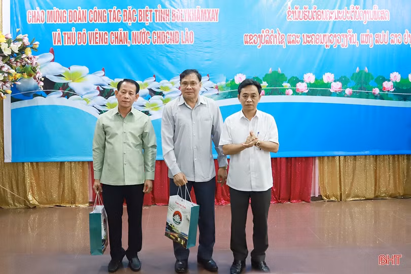 Lãnh đạo tỉnh Hà Tĩnh gặp mặt đoàn công tác Thủ đô Viêng Chăn, tỉnh Bôlykhămxay