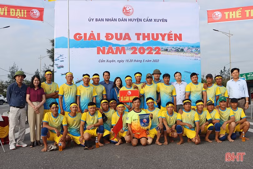 Cẩm Xuyên khai mạc giải đua thuyền mừng sinh nhật Bác