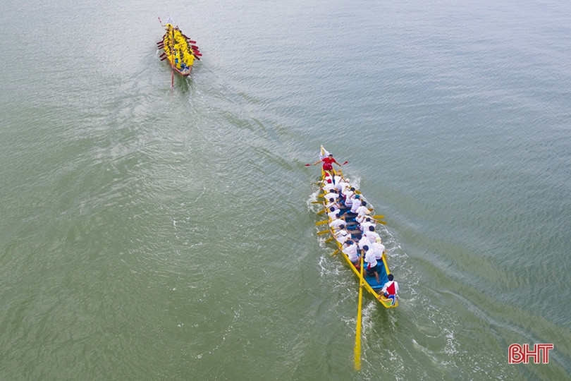 Cẩm Nhượng nhất Giải đua thuyền huyện Cẩm Xuyên