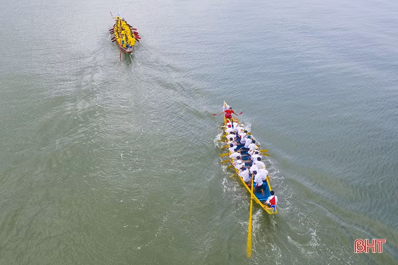 Cẩm Nhượng nhất Giải đua thuyền huyện Cẩm Xuyên