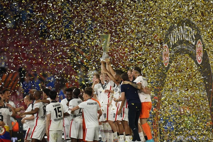 Frankfurt vô địch Europa League