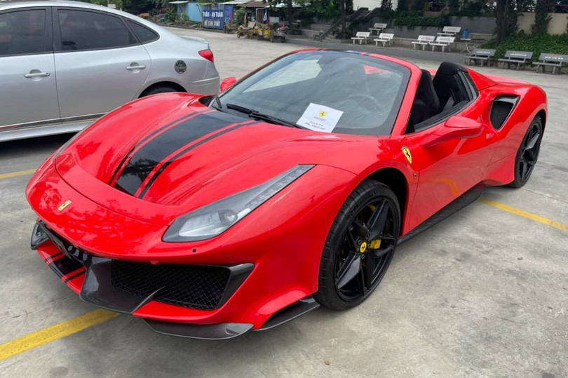 Ferrari 488 Pista Spider thứ 3 về Việt Nam