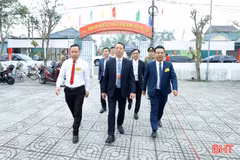 Chủ tịch UBND tỉnh Phan Thiên Định kiểm tra công tác bầu cử tại Thạch Hà