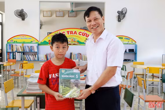 Khi sách giáo khoa cũ trở thành nguồn học liệu bổ trợ