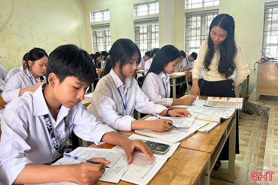 Xét thăng hạng chức danh nghề nghiệp cho giáo viên: Niềm vui chạm tay, băn khoăn vẫn còn