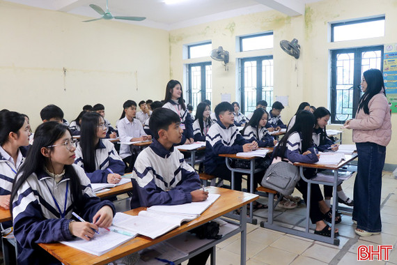 Luyện đề, củng cố kiến thức giúp học sinh lớp 12 tự tin "vượt vũ môn"