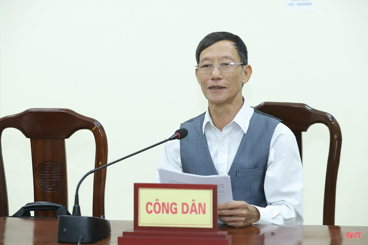 Công dân Nguyễn Văn Thiện đề nghị các ngành chức năng hỗ trợ tìm kiếm hài cốt liệt sỹ Nguyễn Văn Thân đã bị thất lạc. bqbht_br_tiep-cong-dan-1.jpg