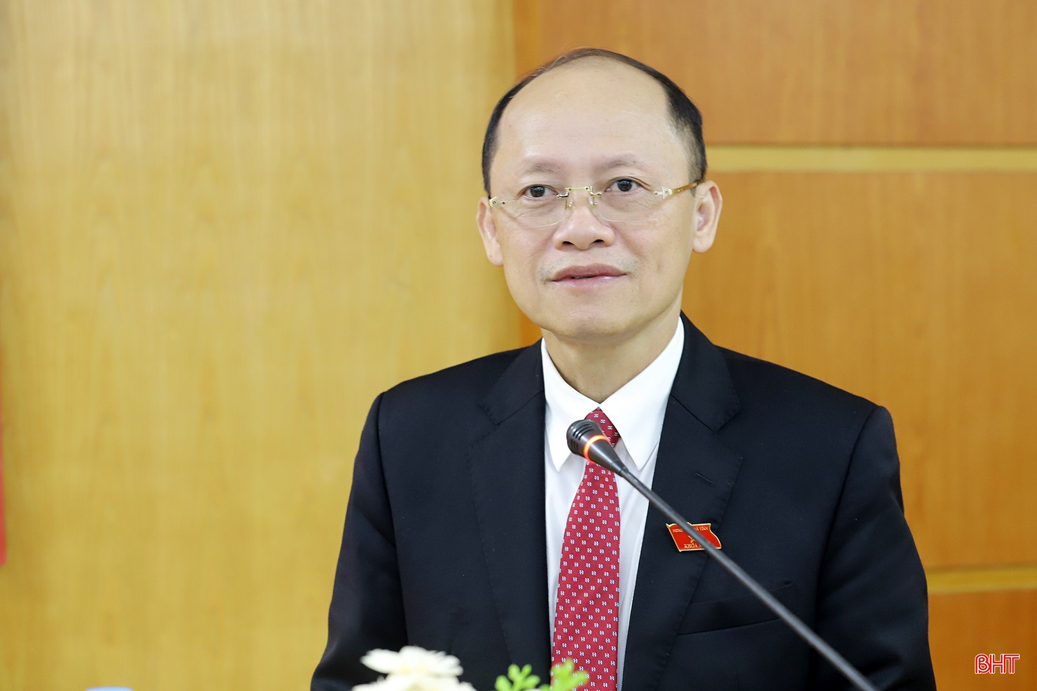 Phó Bí thư Thường trực Tỉnh ủy, Chủ tịch HĐND tỉnh Nguyễn Hồng Lĩnh phát biểu tại kỳ họp. bqbht_br_ky-hop-32-hdnd-tinh-ha-tinh-10c.jpg