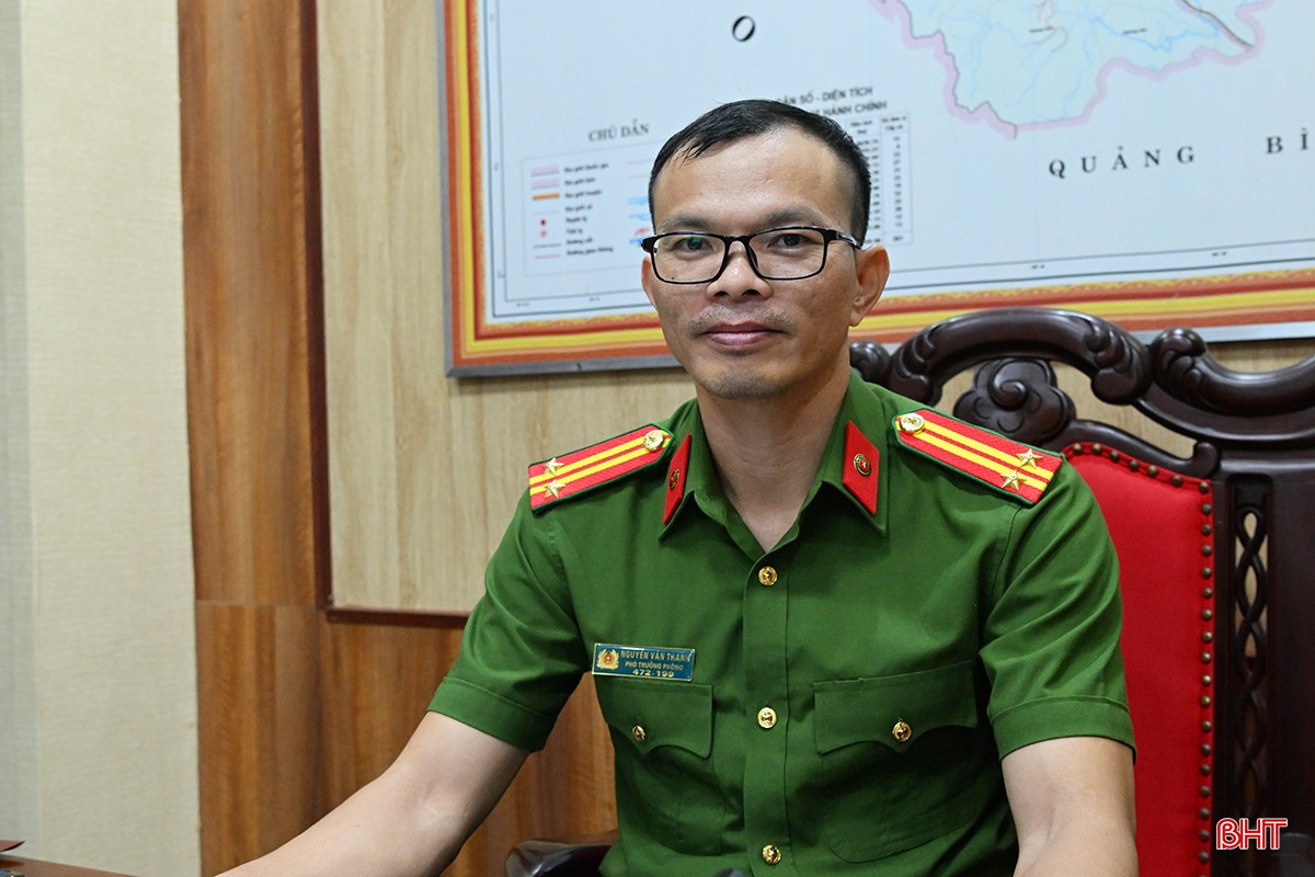 Trung tá Nguyễn Văn Thanh – Phó trưởng Phòng Cảnh sát hình sự Công an tỉnh Hà Tĩnh trao đổi với PV Báo Hà Tĩnh. bqbht_br_dao-kiem-vu-khi-quan-dung.jpg