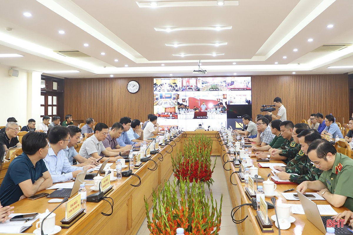 Đại biểu Hà Tĩnh theo dõi cuộc họp. bqbht_br_3.jpg