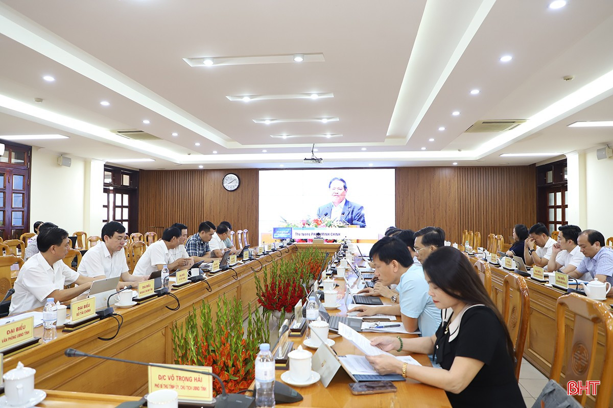 Đại biểu Hà Tĩnh theo dõi hội nghị. bqbht_br_9.jpg