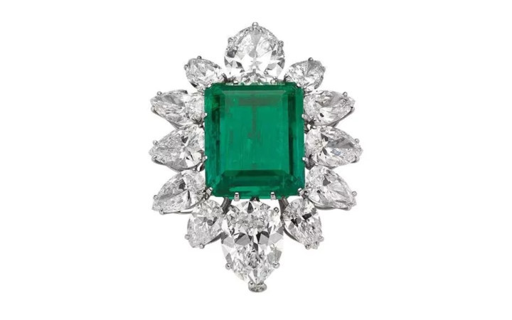 can canh nhung vien kim cuong va da quy dat nhat the gioi