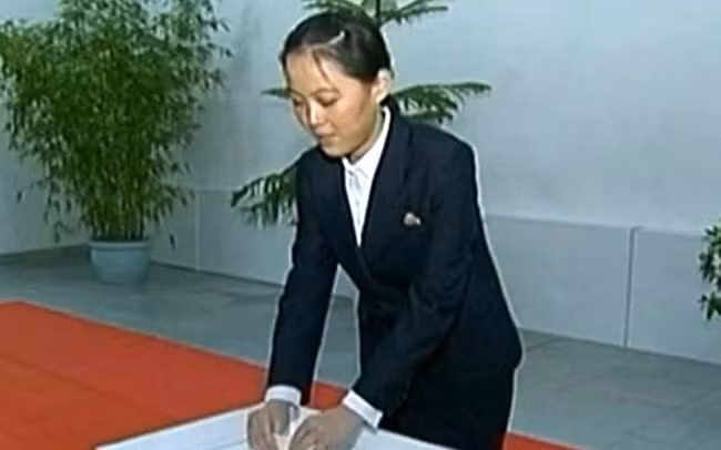 hinh anh ve co em gai duoc ong kim jong un tin tuong trao quyen luc