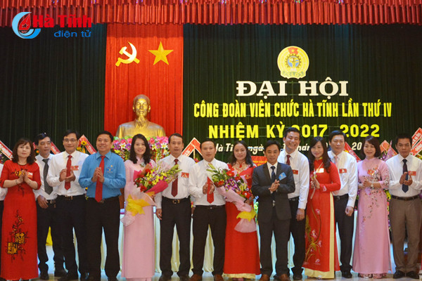 xay dung doi ngu can bo cong chuc vien chuc dap ung yeu cau trong tinh hinh moi