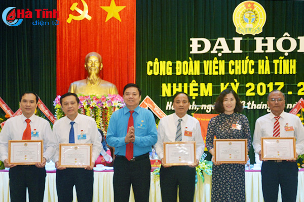 xay dung doi ngu can bo cong chuc vien chuc dap ung yeu cau trong tinh hinh moi