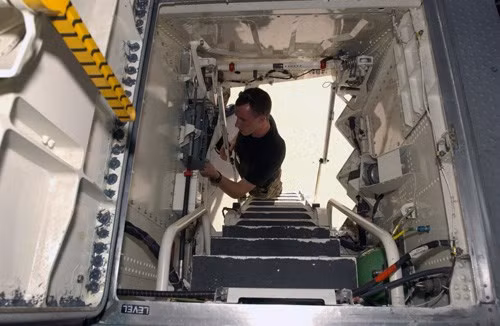 ben trong bieu tuong chien tranh cua nuoc my