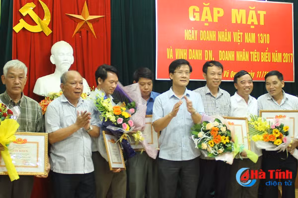 doanh nghiep htx la dong luc phat trien kinh te xoa doi giam ngheo