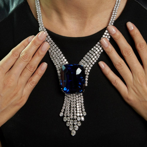 can canh nhung vien kim cuong va da quy dat nhat the gioi