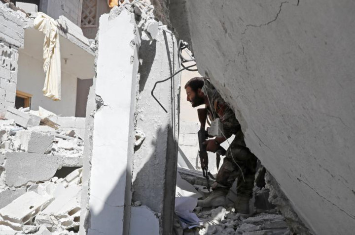 canh tan khoc dang so vi bom dan o raqqa trong cuoc chien chong is