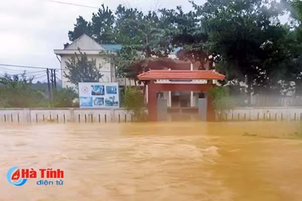 huong son lo dat lam sap 2 nha dan vu quang 564 ho bi co lap