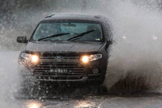 Cần lưu ý gì khi chạy ô tô trong mùa mưa? ảnh 1 can luu y gi khi chay o to trong mua mua