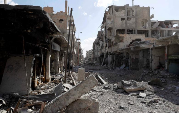 canh tan khoc dang so vi bom dan o raqqa trong cuoc chien chong is