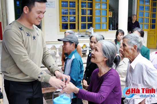 Giang rộng vòng tay với người yếu thế ảnh 1 giang rong vong tay voi nguoi yeu the