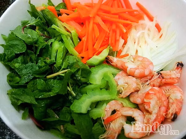 cuoi tuan thu mon nom tom tuoi muop dang trai nghiem moi me khong nen bo qua