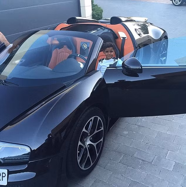 photo chiem nguong bo suu tap sieu xe cua cristiano ronaldo