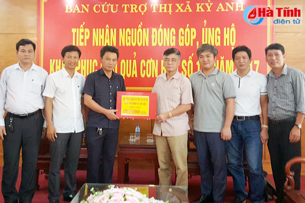 trao 250 trieu dong cho nguoi dan bi thiet hai do bao so 10