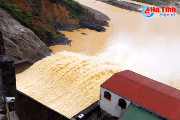 xa lu dung quy trinh dam bao an toan cho nguoi va tai san trong mua bao