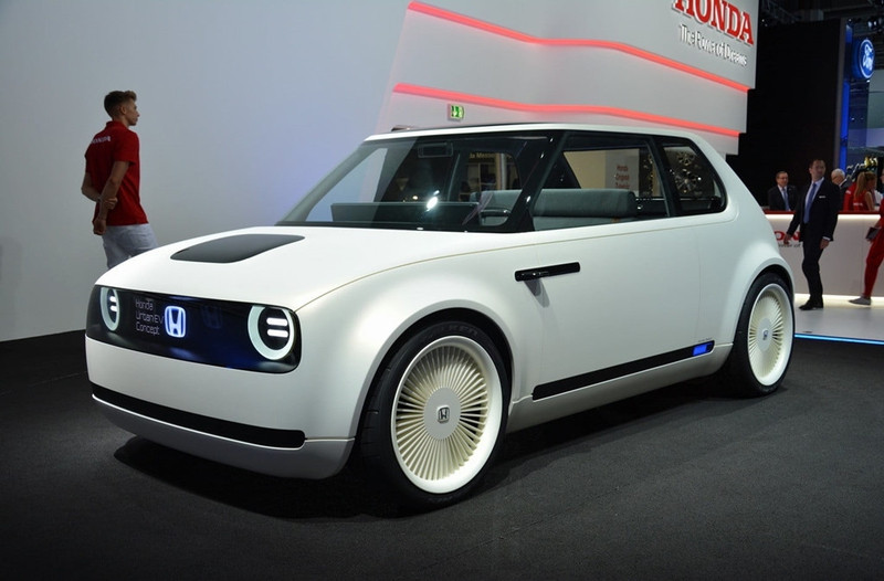 Honda Urban EV (2017): Là concept xe mới nhất trong danh sách. Được giới thiệu cách đây vài tuần tại triển lãm ôtô Frankfurt, Urban EV là xe điện nhỏ gọn, thân thiện với môi trường. Honda hứa hẹn sản xuất vào năm 2019. 10 ban concept xe hoi an tuong nhat moi thoi dai