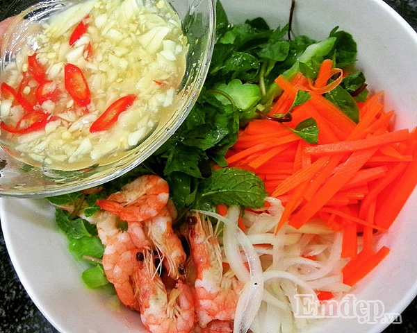 cuoi tuan thu mon nom tom tuoi muop dang trai nghiem moi me khong nen bo qua