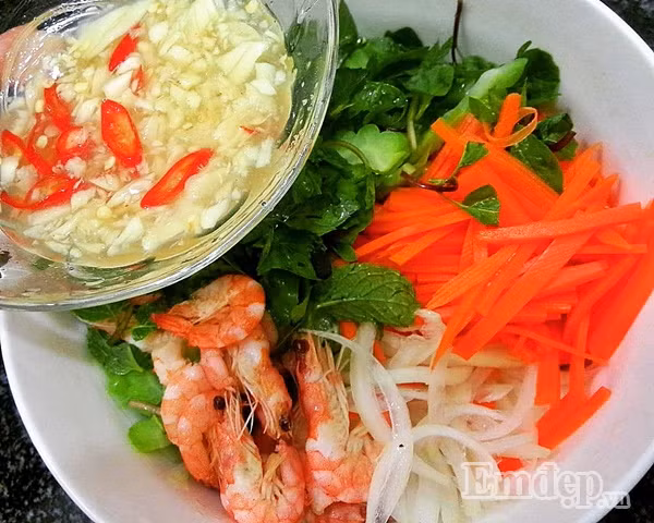 cuoi tuan thu mon nom tom tuoi muop dang trai nghiem moi me khong nen bo qua