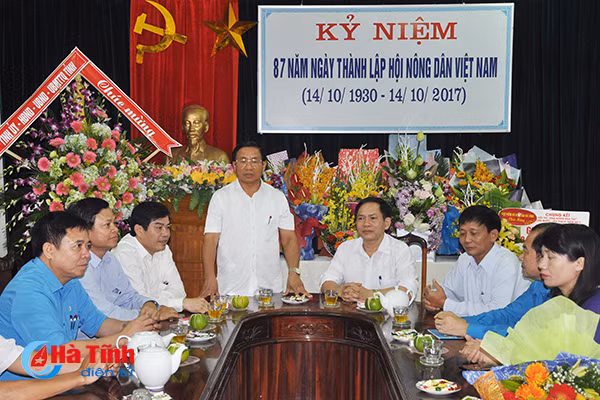 thuong truc tinh uy chuc mung ngay truyen thong hoi nong dan