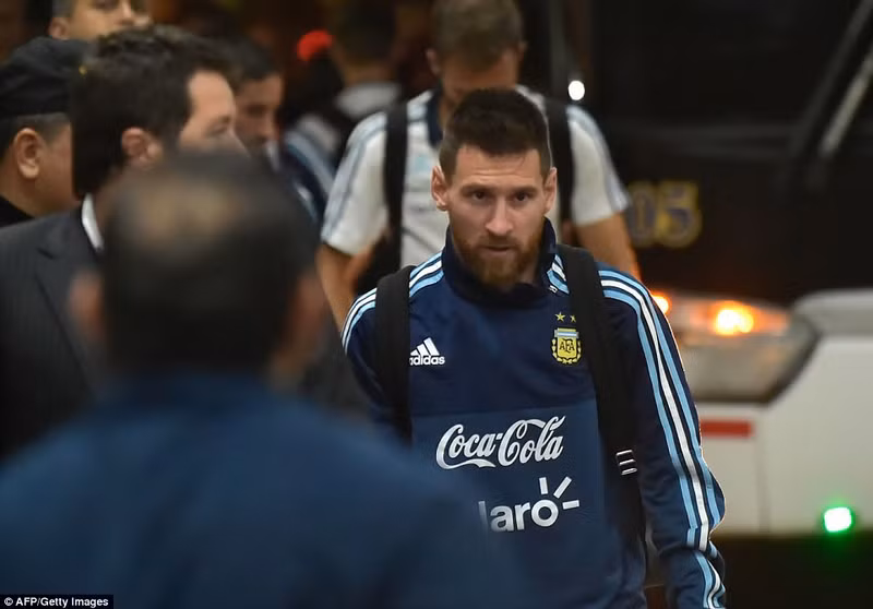 lionel messi duoc bao ve dac biet truoc tran cau sinh tu cua argentina