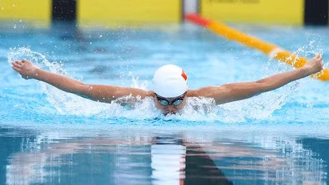 anh vien kiet suc vi phai boi qua nhieu