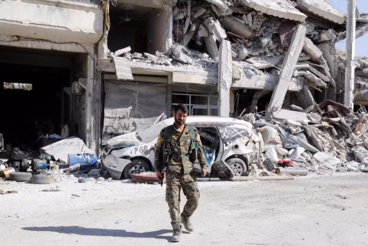 canh tan khoc dang so vi bom dan o raqqa trong cuoc chien chong is