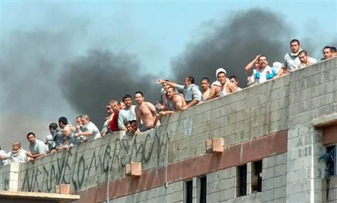 bao loan giua cac bang dang trong tu mexico it nhat 13 nguoi chet