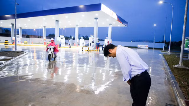 nguoi nhat da vao ban xang hay canh tranh that su