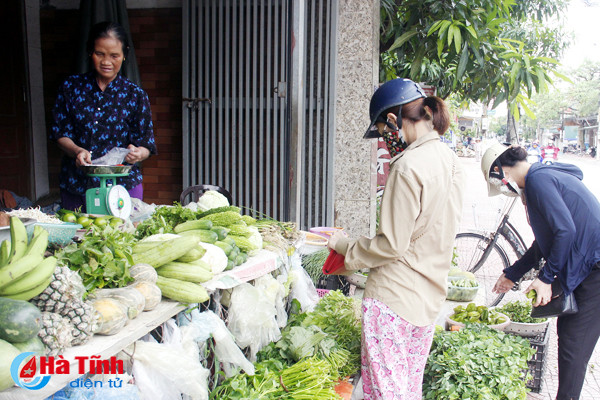 rau xanh tang gia manh sau mua lu