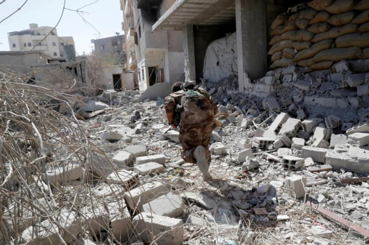 canh tan khoc dang so vi bom dan o raqqa trong cuoc chien chong is